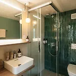 Kurve & Lounge Apartahotel 4*