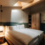 Kurve & Lounge Apartahotel