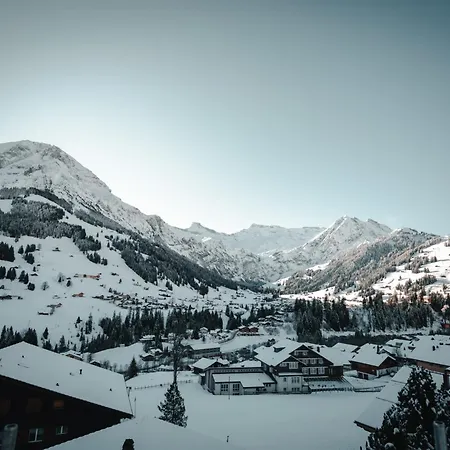 Lägenhetshotell Kurve & Lounge 4*