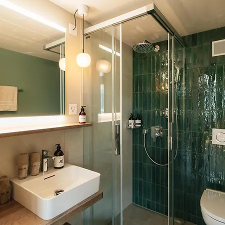 Kurve & Lounge Aparthotel 4*