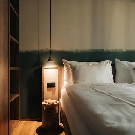 Lägenhetshotell Kurve & Lounge 4*