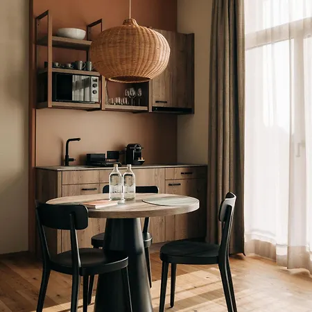 Lägenhetshotell Kurve & Lounge 4*