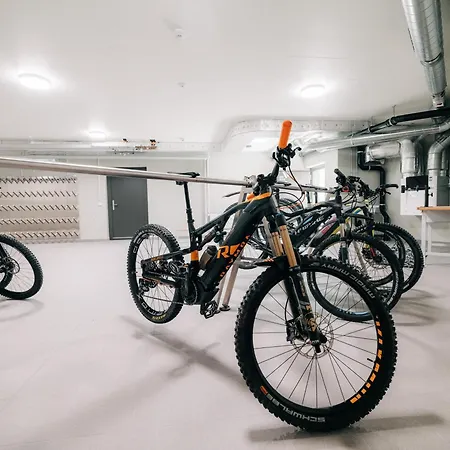 Lägenhetshotell Kurve & Lounge 4*