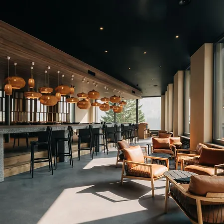 Lägenhetshotell Kurve & Lounge 4*