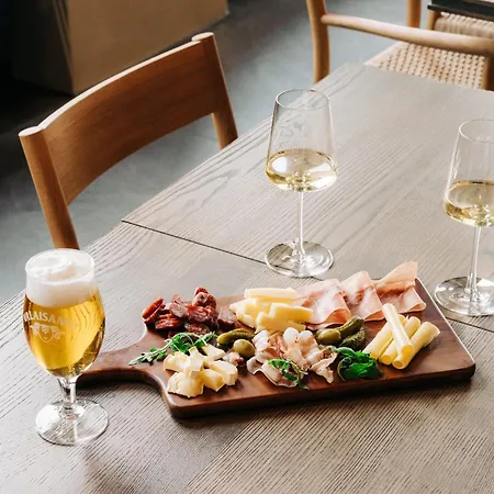 Kurve & Lounge Lägenhetshotell 4*