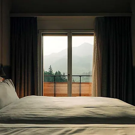 Kurve & Lounge Apartahotel 4*