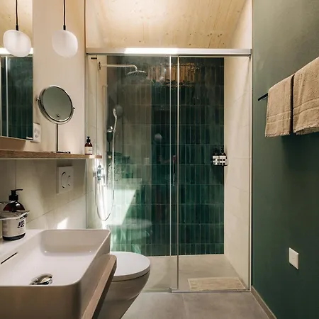 Kurve & Lounge מלון דירות