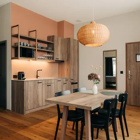 Kurve & Lounge אדלבודן